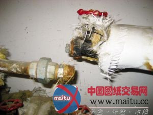 石家庄:供暖在即 石家庄一小区暖气管道被掐断