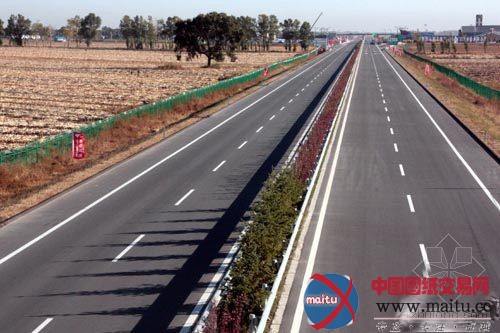 黑龙江:公路交通实现大跨越通车里程15万公里(图)