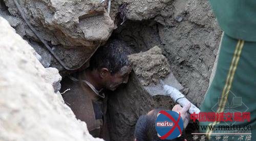 新疆伊宁8日一工地塌方 1人被活埋受重伤