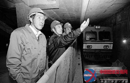 地铁1号线昨进入供电系统施工 今年年底全线通电