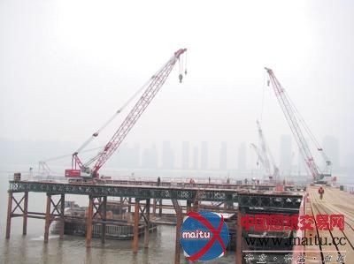 长沙:福元路湘江大桥1390米水上施工平台完工