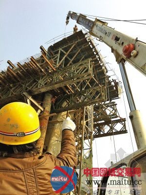 温州:飞云江大桥改建工程——爆竹声中施工热