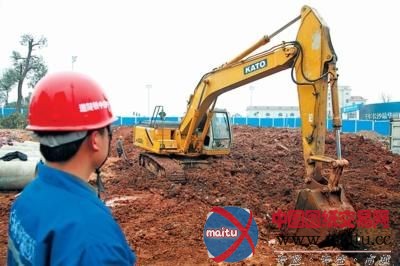 南湖路湘江隧道全面围挡施工