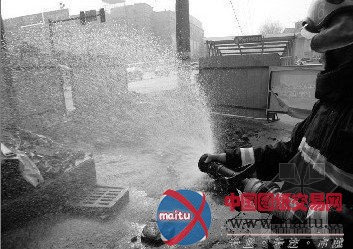 樊城区施工挖破管道 燃气泄漏4小时险象环生