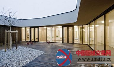 AllesWirdGut设计的奥地利KIT幼儿园开张