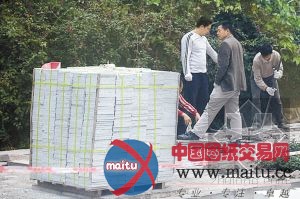 400米人行道铺花岗岩花了72万