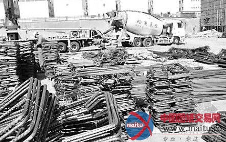 郑州万达广场惊现瘦身钢筋 工程质量令人担忧