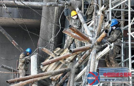 央视过火楼金属网架和幕墙拆卸工程提前完成