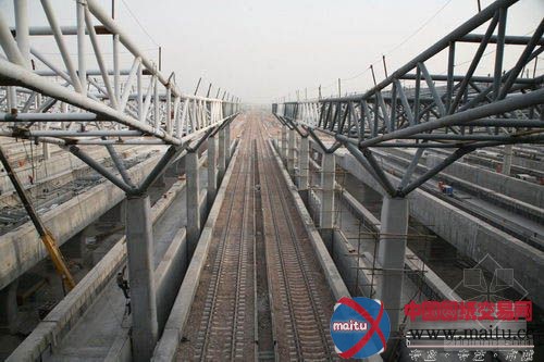 亚洲最大钢结构雨棚郑州东站站场雨棚主体完工