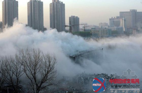 楼龄23年辽宁科技馆爆破拆除