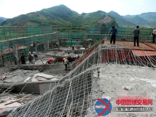 浙江奉化一在建厂房坍塌 建筑方称手续在办理
