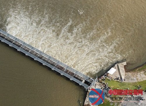 美国密西西比河河水暴涨创75年最高洪峰