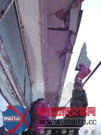 沈阳:凌晨时分吊车砸裂居民楼 5名居民被惊吓进了医院