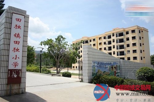 三亚一小学非法集资建房 占用校园跑道