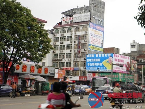 广西贵港出现“最牛楼加加” 政府称未接举报