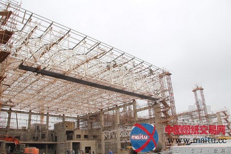东航昆明新机场机库即将完成网架吊装
