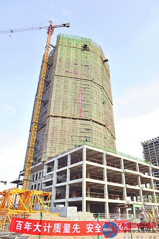 长春:光明大厦主体结构封顶 年底整体全部竣工