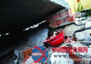 西天寺附近高铁拆迁工地墙体倒塌 2人死亡