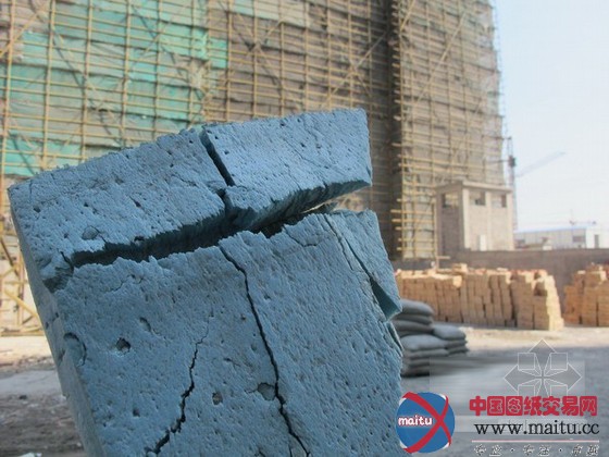 美兰湖一在建楼盘突发火情 幸无人员伤亡