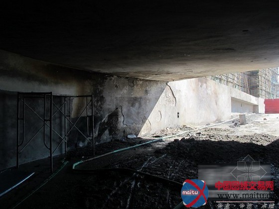 美兰湖一在建楼盘突发火情 幸无人员伤亡