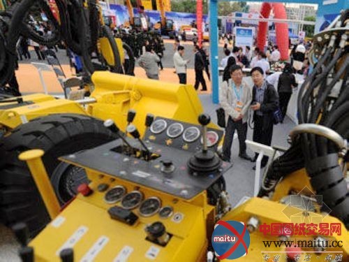 新疆办国际施工工程装备展 中外企业积极参建新疆