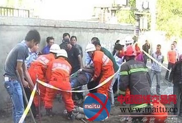 新疆乌苏一地下水管挖掘中垮塌 一名男子被活埋