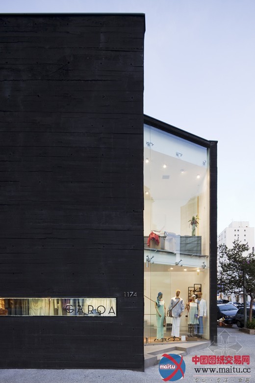 Una Arquitetos 设计的Garoa商店