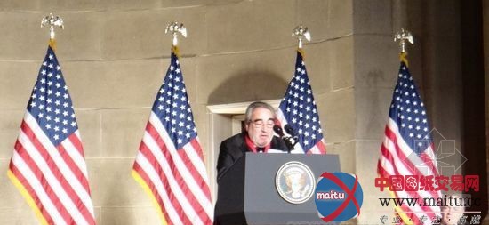 奥巴马出席普利茨克奖颁奖典礼 并盛赞德·莫拉