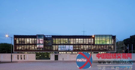 法国普罗旺斯历史城区建造新的警局