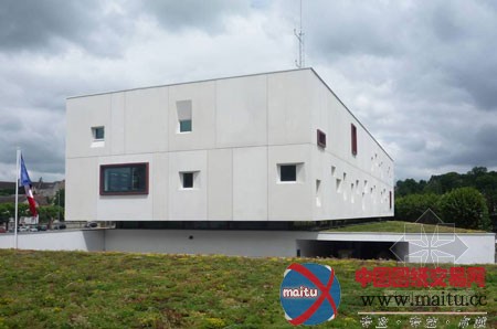 法国普罗旺斯历史城区建造新的警局