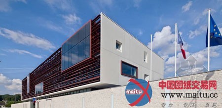 法国普罗旺斯历史城区建造新的警局