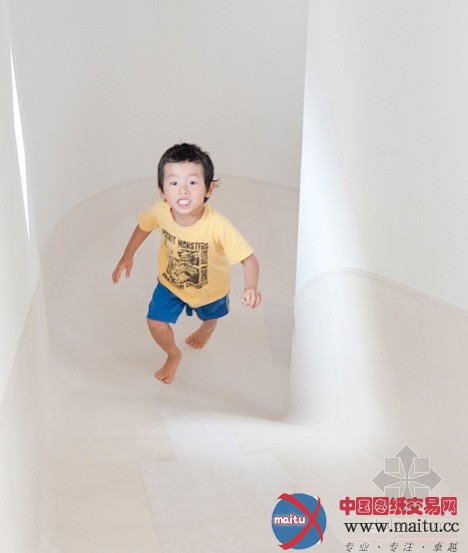 日本中目黑住宅 滑梯连接三层楼
