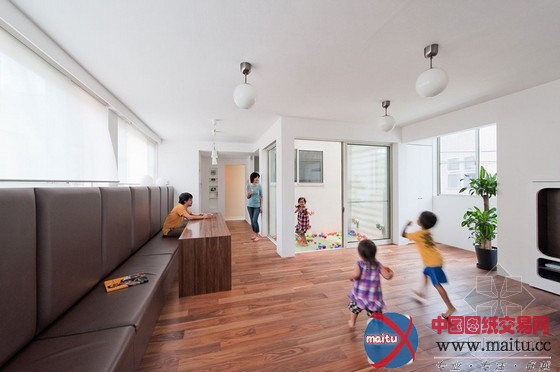 日本中目黑住宅 滑梯连接三层楼