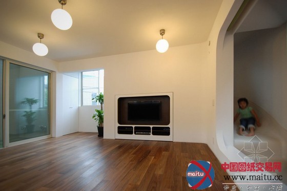 日本中目黑住宅 滑梯连接三层楼