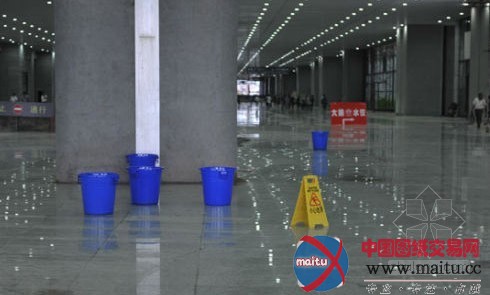 暴雨侵袭 南京南站地基下沉