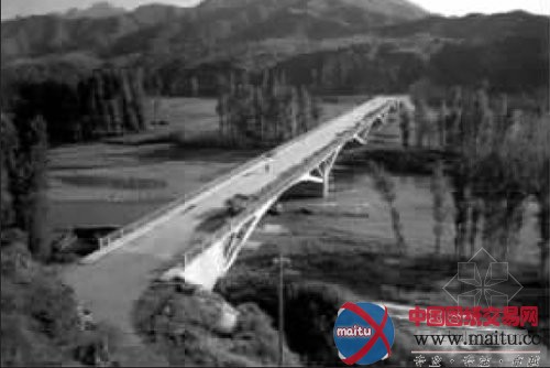 超载货车压弯北京最长钢拱桥白河桥