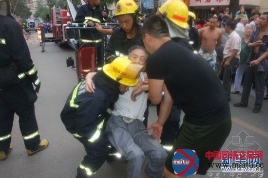 哈尔滨一住宅楼部分发生垮塌 楼内居民已撤离