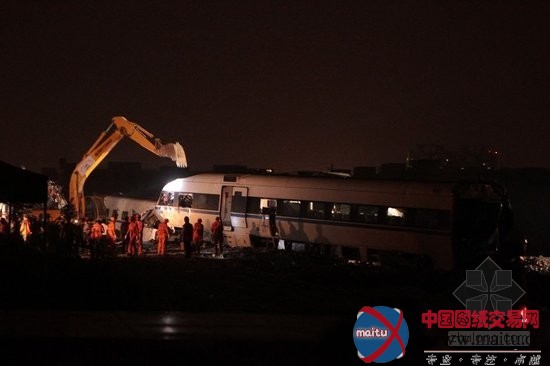 温州追尾动车被拆解 移至温州西站作进一步处理