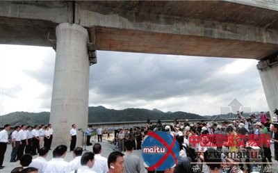 温家宝:一定要让群众得到事故真相