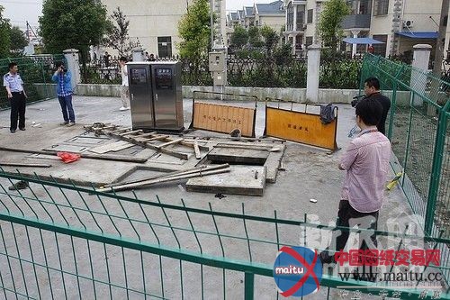 上海松江新桥工地3名工人淹死于污水井内