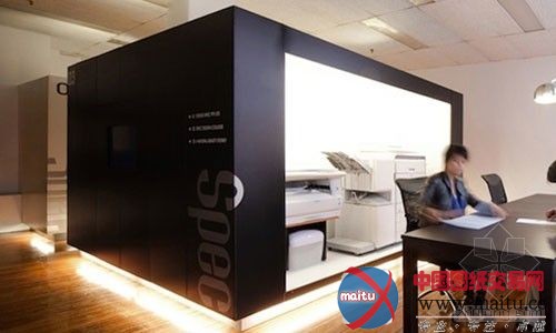 空调自燃 居民卧室陷入一片火海