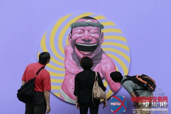 铁路路基护坡开裂 疑村民挖鱼塘有关