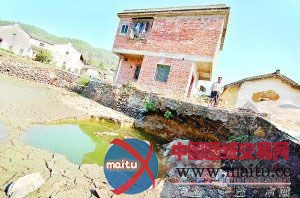 村庄地陷致13口水井干枯百余间房现裂痕