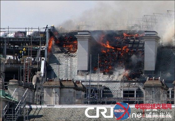 伦敦马可尼大厦着火 部分交通瘫痪