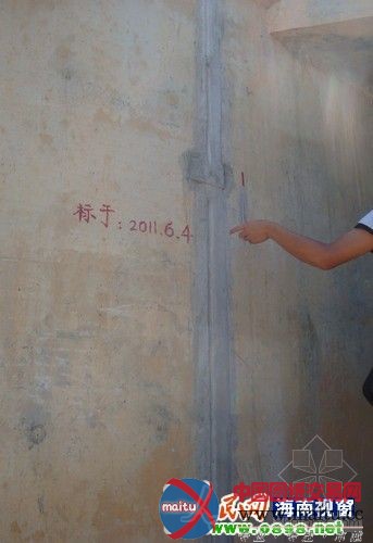 铁路路基护坡开裂 疑村民挖鱼塘有关