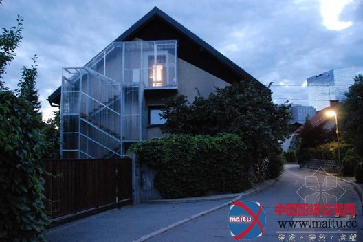 斯洛文尼亚废弃农仓改建住宅