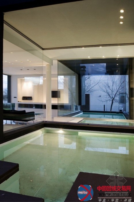 阿根廷黑色现代别墅设计