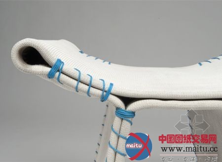 水泥缝合的凳子