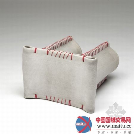 水泥缝合的凳子