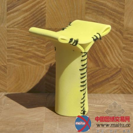 水泥缝合的凳子